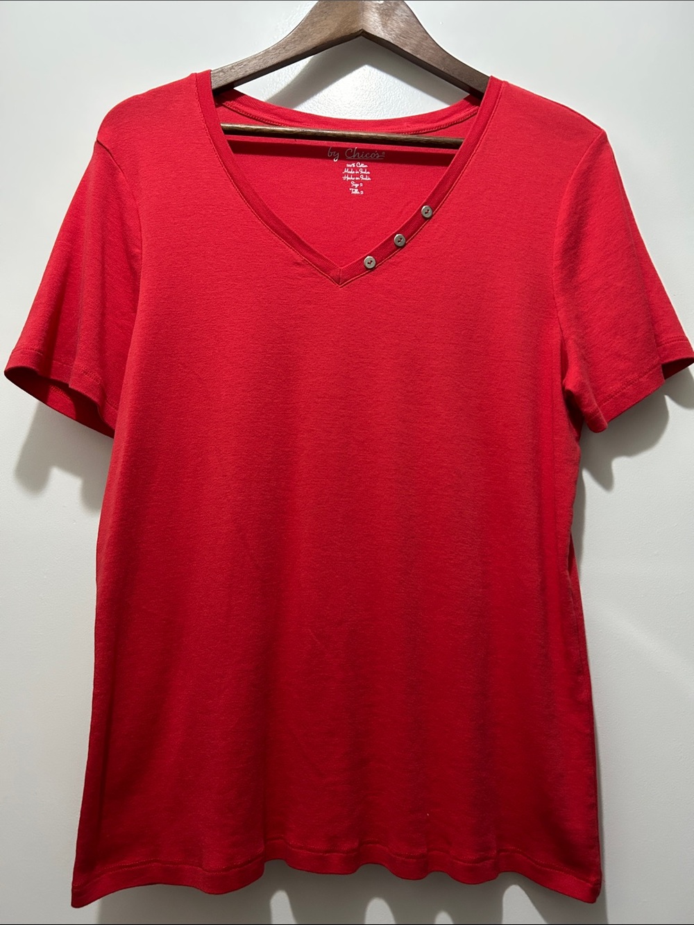 Chico’s Red Cotton V‑Neck Tee w/ Button Detail Size: 2 (equivalent to Large)